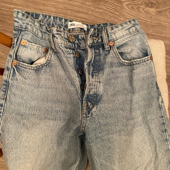 Zara wide leg/boot cut light blue denim high waisted cut off jeans - Picture 2 of 3